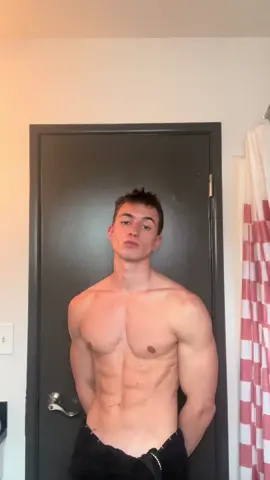 You like my stuffed catcus?  #fitnessmotivation #getreadywithme #malemodel #fitnessmodel #model 