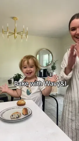 The end when she was blowing me kisses🥹🥰 definitely going to start recording more baking videos!! #sahm #sahmlife #momtok #momlife #baking #bakingtiktok #toddlersoftiktok 