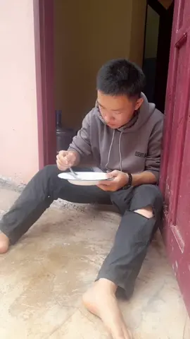 ເມື່ອເຮົາກິນເຂົ້າອາບນໍ້າແລ້ວໝູ່ມາ😅🤣😁#ອ້າຍຕາຕະລົກ #ອ້າຍຕາ #ເບິ່ງໃຫ້ຈົບ🤣 #🤣🤣🤣🤣 