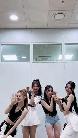 Hurry up, join the #CAKEChallenge 🍰 #엔믹스 와 함께하는 지금이 바로 있지의 #Party_O_Clock #ITZY #MIDZY  #ITZY_KILLMYDOUBT  #ITZY_CAKE #NMIXX 