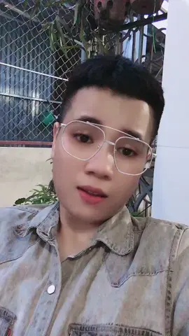 Nếu 1ngày ngta ko tốt với em, em hãy nhìn lại phía sao vẫn còn có anh, mà nhớ nhìn cho vui thôi nha chứ e nz anh vui lắm