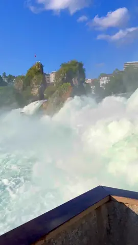 📍Rheinfall🇨🇭#swissroads #switzerland #switzerlandnature #roadtrip #rheinfall #schaffhausen #verliebtindieschweiz #swissbeautiful #sisiswiss 