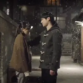 golden retriever x black cat energyy AAAAAA I LOVE THEM SMMM🤍🖤 #bora #sunwoo #ryehyeyoung #gokyungpyo #reply1988 #fyp #kdrama 