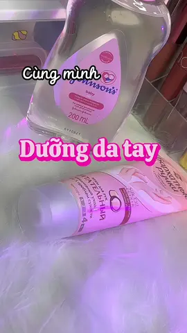 Dưỡng da tay mềm thơm với 2 bước siêu dễ nè #kemduongdatay #kemduongdataynga #duongdatay #dauembebabyoil #johnsonsbaby #fyp 