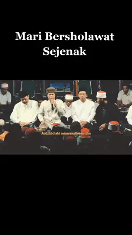 Laqad jā'akum rasūlum min anfusikum 'azīzun 'alaihi mā 'anittum ḥarīṣun 'alaikum bil-mu'minīna ra'ūfur raḥīm(un).  Artinya: “Sungguh, benar-benar telah datang kepadamu seorang rasul dari kaummu sendiri