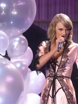 1989 TAYLOR'S VERSION IS COMING! Taylor Swift performing 'Blank space' during Victoria's secret fashion show 2014. #1989 #victoriassecretangel #victoriassecretfashionshow #victoriassecret #SuperModel #Runway #catwalk #taylorswift #LilyAldridge 
