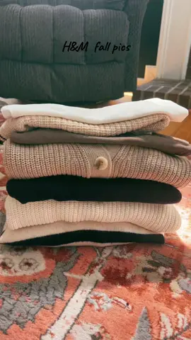Loving the pre-fall at #handm #fall #fallfashion #fallesthetic #cosy #cosyvibes #cosyseason #spookyseason 
