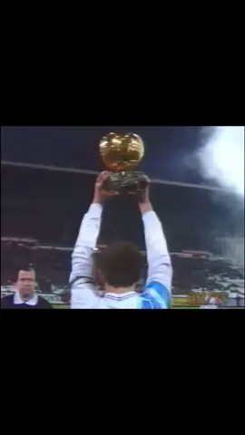 Ballon d’or 1991 🔥👑💙🤍#ballondor #papin #olympiquedemarseille #om #marseille #football #90s #legend #goat #jeanpierrepapin #velodrome 