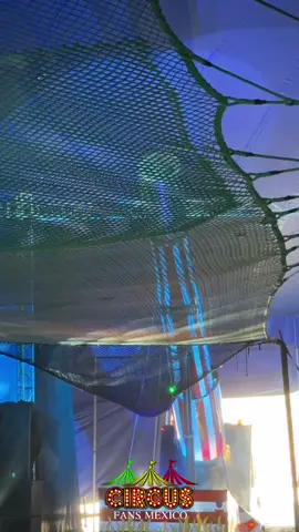 🤩UN HOMBRE DISPARADO POR UN CAÑÓN!!😨👏🏻 El siempre impresionante acto de EL HOMBRE BALA😱💕  A lo largo de los años lo hemos visto caracterizado de SuperMan, Capitán América y muchos personajes más, el cañón y la forma de presentar el acto han evolucionado para hacerlo más espectacular y actual. ¿Cuántos disfrutamos este acto? ¿Recuerdas la última vez que lo viste?  . . . . 📍 El Unico Circo Atayde Hnos. Bardum        #Atizapan #Edomex #circo #circus #act #circusacts #hombrebala #increible #hazaña #cañon #volar #explosion 
