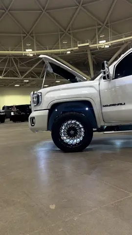 Goin full butterfly mode at these shows 🦋 #KingPanda #701dieselperformance #blackandwhite #fyp #foryou #trend #trending 