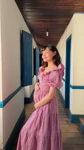 Uma buchudinha de 7 meses dançando🌻