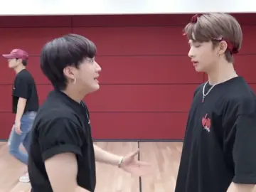 Changbin nwjns stan even before they debuted #straykids #skz #changbin #hyunjin #nwjns #lovestay #lovelinoss #fyp 