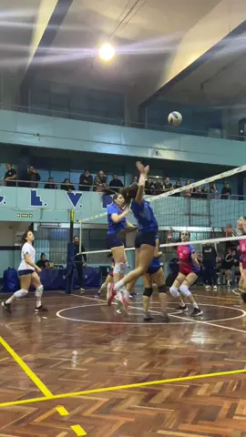 nuestra primera ayer contra Urquiza💙🏐  #volleyball #metrovoley #voley #fyp #xyzbca #argentina #voleibol #femenino #matchday #partido #spike #volleyballplayer #rally 