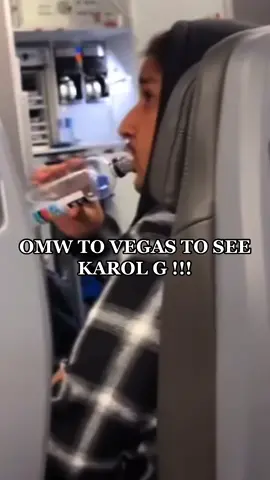 Thanks to @Cash App we got to see karol g AND SHAKE OUR GYAAATS