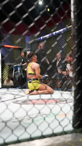 2nd round finish for the youngest woman on the UFC roster ‼️ #iasminlucindo #UFC #mma
