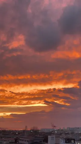 aku benci di keadaan dimana sebenarnya kamu tau betapa sedihnya aku atas perlakuanmu namun seolah olah kmu merasa tdk melakukan apa apa . #fyp #senja 