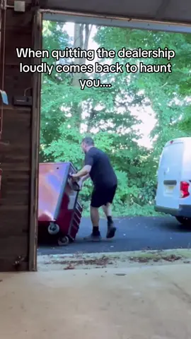 When quitting the car dealership loudly comes back to haunt you.   #cars #cardealership #cardealer #mechanic #automotive #automotivetechnician #tools #techician #mecanico #mechanicsoftiktok #techniciansoftiktok 