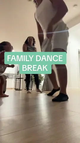 There is so much happening at once 😂😂 FAMILEE dance break💕 vacation mode is officially off we had such an amazing time back to the regular program🤘 #fyp #cantdance #offbeat #sendhelp 