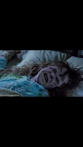 El Exorcista 1973  Escena: Regan Gira la cabeza.  #Terror #Horror #Movie #exorcist #Posesión 