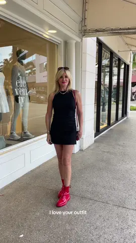 #stuartweitzman #burberry #oldmoney #couplegoals #diamonds #diamondring #palmbeach #palmbeachisland #worthavenue #palmbeachcounty #luxurylifestyle #luxuryfashion #luxuryrealestate #ladiesinred #perfume #perfumelovers #reelsviral 