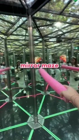 Hirap talaga kapag kalaban mo sarili mo😆 malapit nako umiyak dito dko makita ang exit 🙉😭😭😭 #mirrormazejewelchangi 