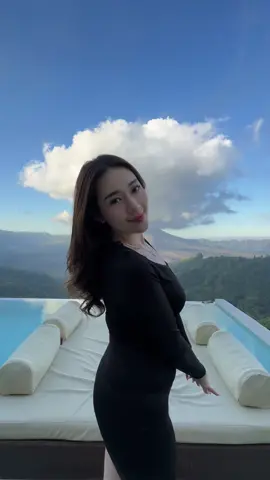 Kamu itu pinjaman bank ya ? Soalnya selalu menarik minatku. 😂