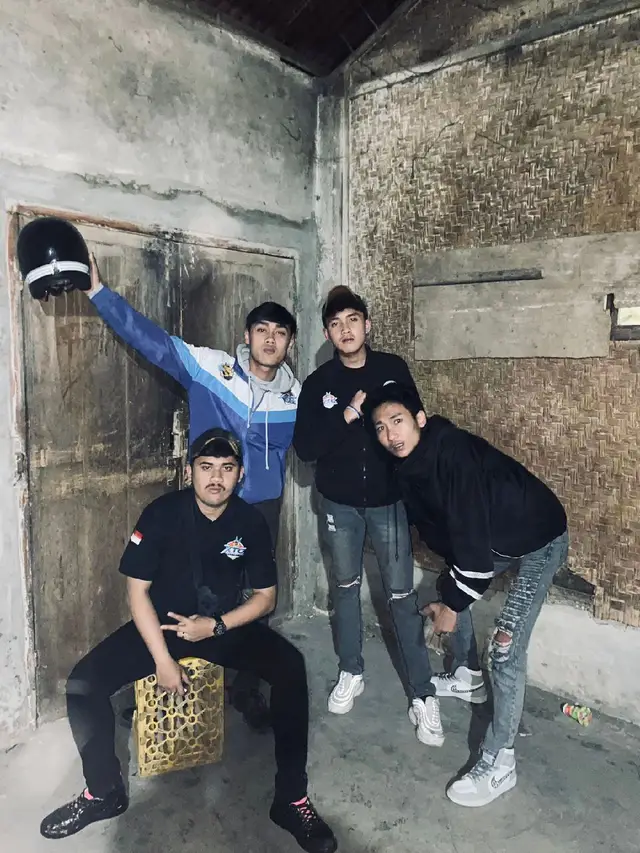 🫂🇪🇪 #xtcciwidey🇪🇪🐝 #pmxiciwidey🇪🇪 #originalroad #xtcpelajar🇪🇪 #xtcindonesia🇪🇪🇪🇪🇪🇪 #onecomando🇪🇪 #kuatdalampersaudaraan #gerengsengboys⚡️ #bdgboyz🏴‍☠️ #gojlagboys🏴‍☠️ #yxzcba #yearontiktok #yx #CapCut #fypシ #fyp #Denir 