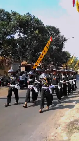 gerak jalan tim semut Ireng🤘🐜#psht1922 #jember22 #pshtbanyuwangi #pshtjember #teratenyelljember #semutireng1922 #pshtpusatmadiun #kalibaru24jam #gerakjalan17an #fypdongggggggg #bismillahfyp 