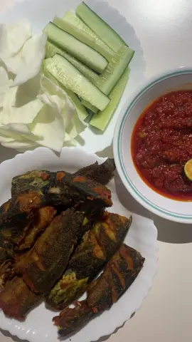 Jenis tgn tak tahan dgn cabai. Pedih tgn wehh 🥵😭😭 #fypシ #xyzbca #cookingwithme 