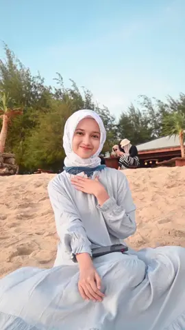 Healing ke Pantai dulu ... #hijaberscantik #bidadaricantik #womaninhijab #bidadariselfie #cantikberhijab #hijabers_indonesia #hijaberscommunity #CapCut 