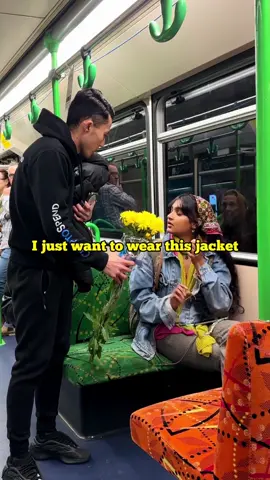 Make someone’s day randomly 🥹 #melbourne #smile 
