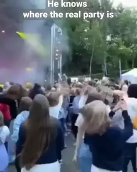 DJ Jesus - He knows where the real party is #poganic #dj #jesus  #party #dc  #znalezioneniekradzione #niemojealepiekne #nicdodaćnicująćnicująć #napotęge #memes #vilar #reels 