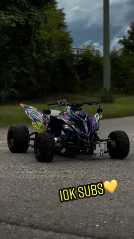 𝟭𝟬𝗞 𝗦𝗨𝗕𝗦 𝗜𝗧𝗦 𝝠𝗠𝝠𝗭𝗜𝗡𝗚🙌🏼#quad #sunset #leovince #700r #700raptor #yamaharaptor700r #germany #quads #raptor700 #yfm #raptor #street #streettires #low #kwsuspension #supermoto #sound #4stroke 