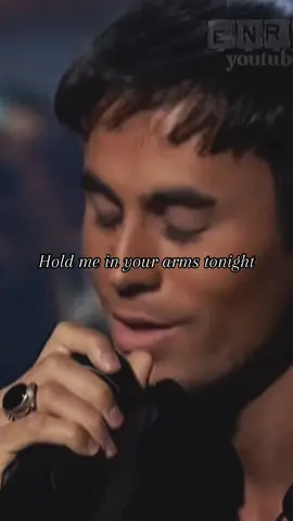 I can be your hero baby 🎶🎼 #live #singing #performance #fyp 