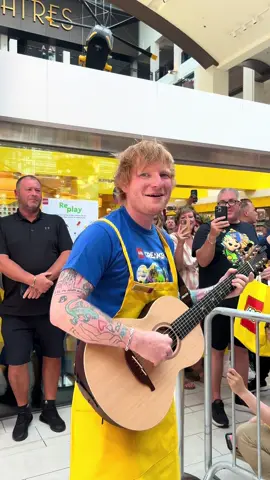 Built a @LEGO House yesterday with @Ed Sheeran + it was PERFECT! 🧡🏠 #edsheeran #lego #legohouse #legohouseedsheeran #minneapolis #minnesota #mathmaticstour 