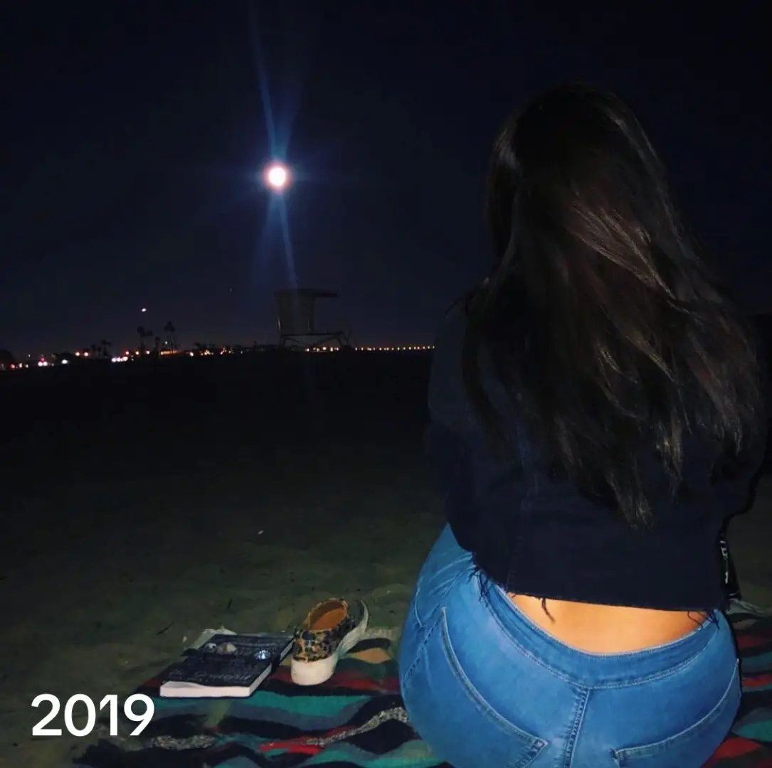 Today i had my first haircut in 2 years.. the last chop i did was in 2019 and then cut it @ the end of 2021..today was my first time chopping off 6 inches and that was a big deal for me (IYKYK) My hair is my crown, its sacred to me and i respect it. The longer it is the more powerful i feel 🙏🏽 but today i felt the need to cut some of it because i no longer identify with that version of hair that was on me. Just like the seasons change, we change as well. Ive outgrown her but apart of me was holding on to her.. but the only way we can grow is by releasing and letting go and moving on to our next chapter 🦋🤍  #hairjourney #spirtual #hairtok #grateful #spiritualtok #sobriety #octoberbaby #scorpio #falliscoming #crownchakra 