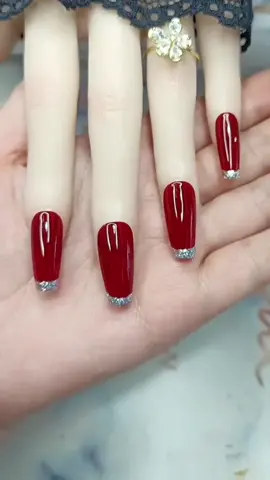 Red nails #nails #trendnail2023 #nailart #nailtutorial #nailtech #naildesigns #diynailsathome #greennails #rednails 