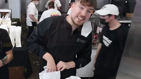 My Experiment with a Restaurant That Pays Its Patrons! @mrbeast  #MrBeast  #mrbeastchallenge  #answer  #Spotify  #sigma