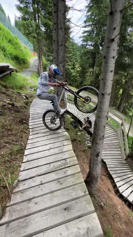 the park builders watching this: 👁️👄👁️💧 #bikepark #FabioWibmer #bikelife 