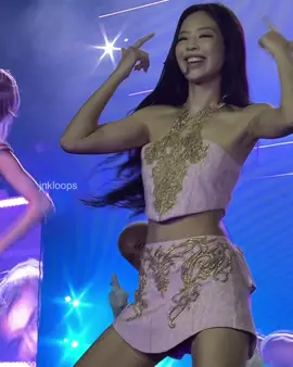 love watching her do this part of the choreo 🩷 #jennie #jenniekim #bornpinkencore #metlife #bornpinkinnewjersey #fyp 