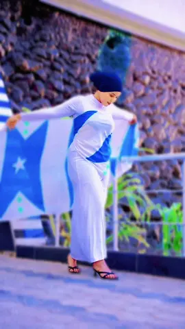 Galmudug Hampalyo 💙💚🤍 Hes io bar The legend @Ismail aarka official #14agust #galmudugnimo💙🤍💚 #quenyaska #foryoupage @Sumayo qurux   📷 @Kaskey pro 📸 