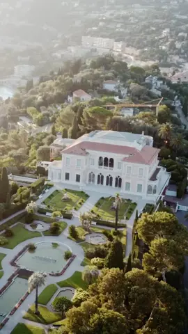 The #VillaEphrussi de #Rothschild, also known as the Villa Île-de-France, is one of the most beautiful Renaissance-style palaces on the #FrenchRiviera. It was built on a summit of the #CapFerrat peninsula between 1905 & 1912 by Baroness Beatrice de Rothschild. By Laurent Rostaing.