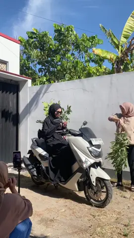 Membalas @Matchaaaaniss Nihh yang kemaren nanyain Behind The Scene nya🤣🤣 #clarashinta #danzakuduro #fyp #viralvideo #viraltiktok #beranda #bts #behindthescenes #soundlucu #soundviral 