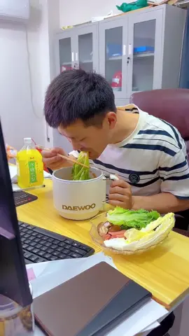 Nồi nhỏ đa năng có thể hấp cơm, xào rau, hầm canh, nấu cháo, nấu lẩu, giữ ấm và hẹn giờ. Sử dụng cho 1-3ng, nhỏ gọn dễ dàng mang đi mọi nơi  #noidiendanang #donoidiatrungquoc 