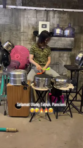 Kali ini mau jawab request-an Panciers yg minta dibuatin lagu ulang tahun dari Zamrud, berikuuuuttt aku mau sapa juga mentemen Panciers manaa yg berulang tahun deket2 bulannn ini.. 😁😁🖐🖐 . Cunggg donkkkk 👆👆👆 Tulis di kolom komentar jugaa, kapan ultahnyaa, sama mau diucapin gaaa di story, kasi juga alesannya yaaa 😁😁 . Yg terpilih, tar aku ucapin di story yaaaa 😁🥳🎂 . #zamrud #selamatulangtahun #happybirthday #drummerpanci #marissasutanto #kisahsipanci #saengilchukhahamnida #drummerlife #drummergirl #dıy #drummersofinstagram #joged #drummersoftiktok #tiktok 