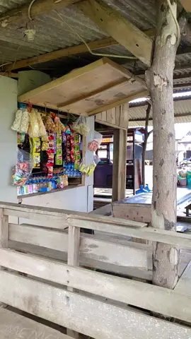 Sini ngopi nanti adek yng nyeduhin😂