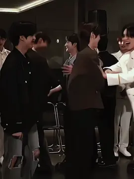 ”beh itulak mo ako sa crush ko“ #enhypen #heejake#heejakeng #jake #sunghoon 