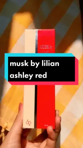 rate dari aku 7/10, yang ini baunya agak strong kalo mau yg lebih kalem beli yg white #lilianashley #lilianashleyparfum 