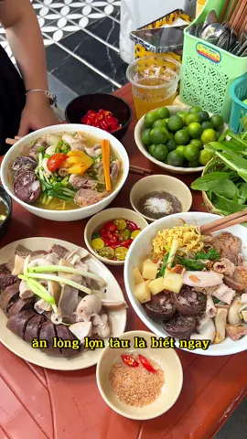 Sáng sớm mùa thu Hà Nội mát mẻ đi ăn bún lòng chua cay nó đã gì đâu á, vừa ăn vừa ngắm Ô Quan Chưởng cổ kính ta nói đã gì đâu 🥰 #LearnOnTikTok #ancungTikTok #meconco #vtmgr 