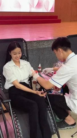 Hiến máu lần thứ 5 nên cũng dạn với kim tiêm rùi😂😂 Chỉ mong có khả năng giúp được nhiều người hơn thôi. #daothihien #ahaudaohien #missworldvietnam #missworldvietnam2023 #senvang #hienmautinhnguyen 